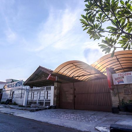 Oyo 1082 Kost Arie 1 Hotel Jakarta Exterior photo