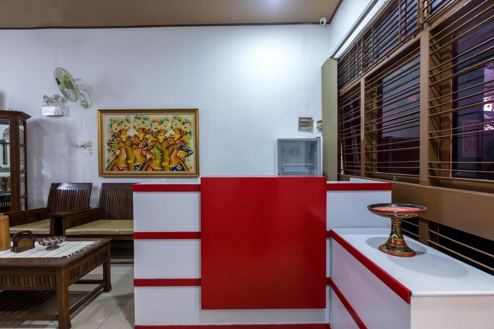 Oyo 1082 Kost Arie 1 Hotel Jakarta Exterior photo