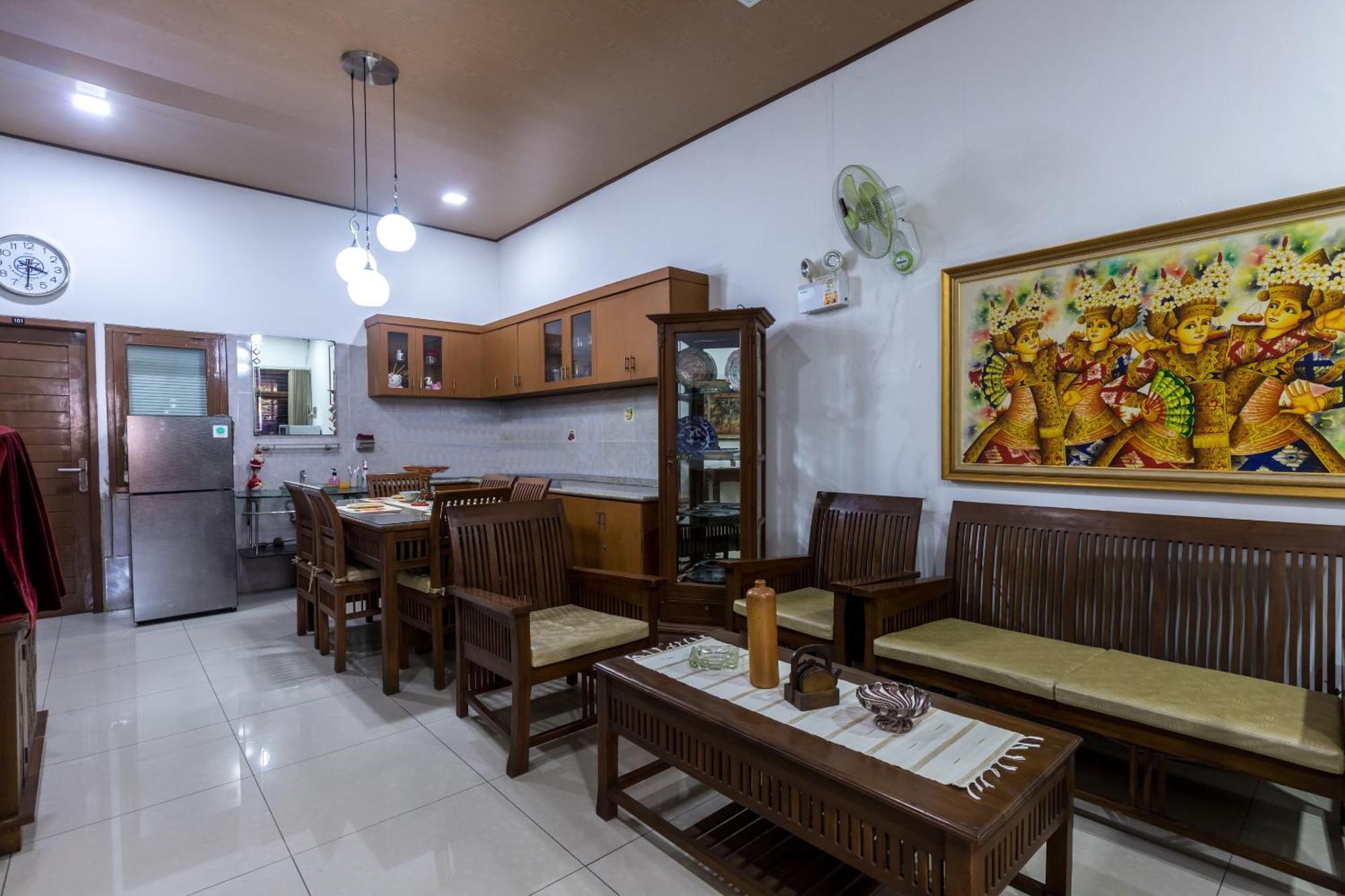Oyo 1082 Kost Arie 1 Hotel Jakarta Exterior photo